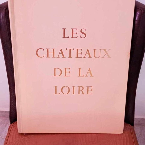 Les Châteaux de la Loire book like new, French, 1956 edition