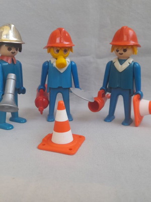 Playmobil vintage firefighters, set of 16 pieces
