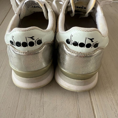 Diadora white athletic shoes like new, suede leather size 36