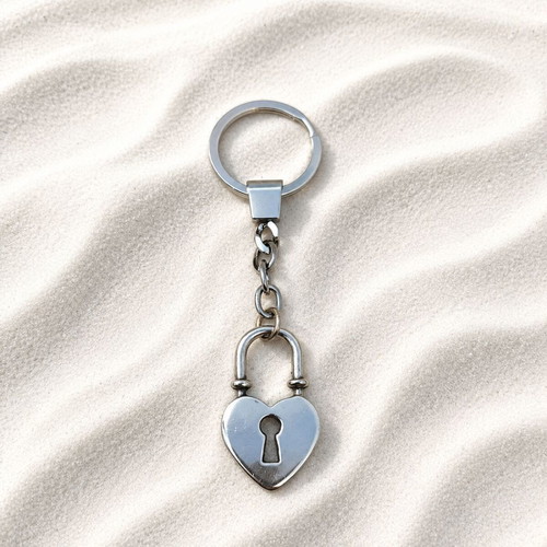Metal heart keychain new, silver