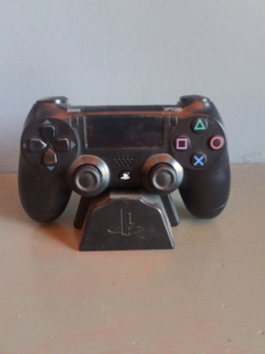 PS4 clock like new, slightly used