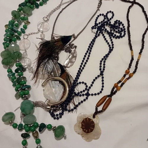 Women's necklaces used, pack of 4