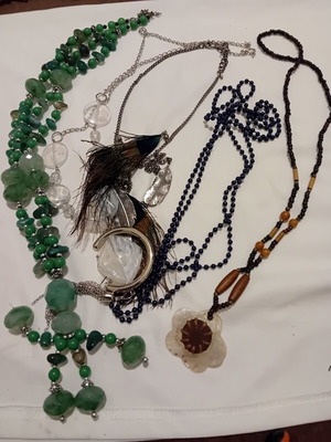 Women's necklaces used, pack of 4