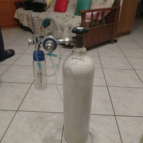 Oxygen bottle and oxygen machine used