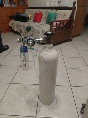 Oxygen bottle and oxygen machine used