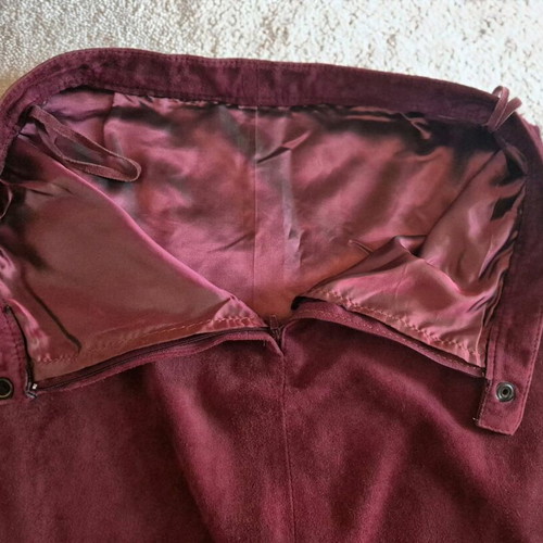 Midi suede skirt burgundy like new