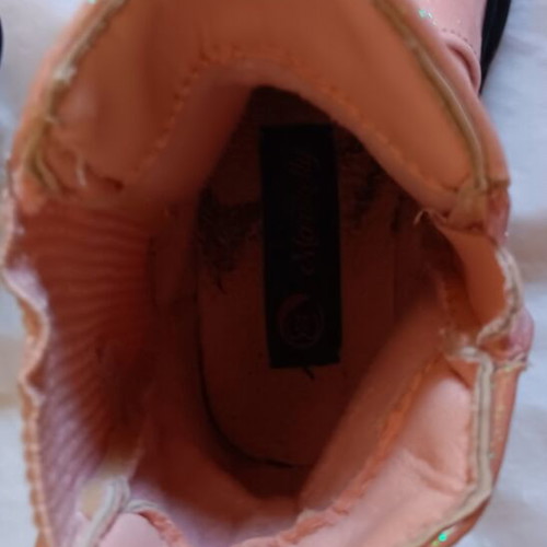Marikelly pink boots size 22 used