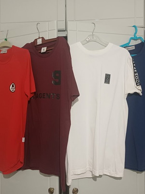 4 Medium T-shirts