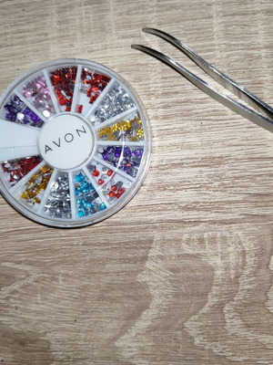 Avon nail decoration set with rhinestones and tweezers
