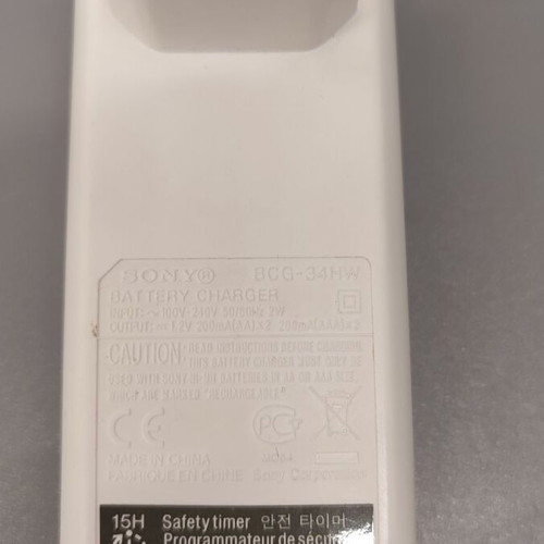 Sony CycleEnergy Battery Charger like new with 2 rechargeable AA batteries