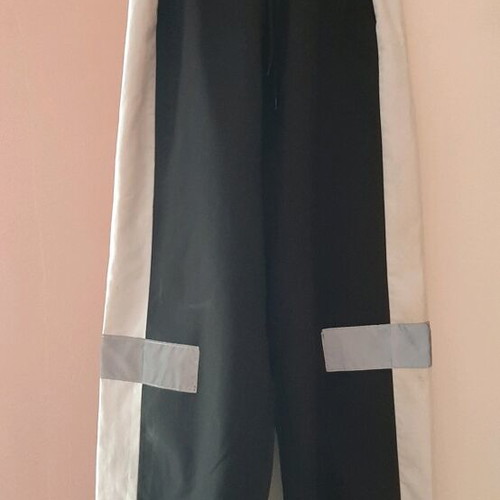 Women's pants like new, black and white, lightweight and comfortable