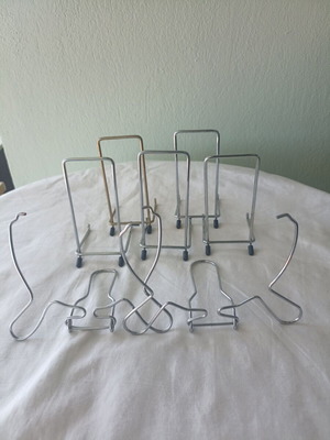 Set of 7 metal stands for pictures and frames like new