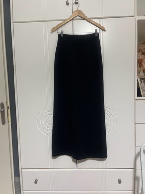 Maxi black slim skirt like new, high waist