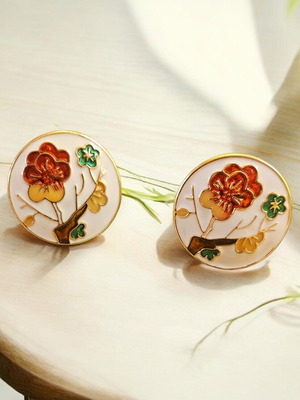 Earrings new with floral designs, hypoallergenic brass, white and gold tone