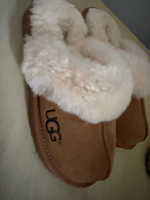 Ugg slippers size 31, beige