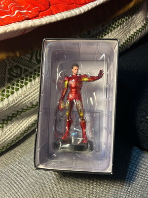 Iron Man figure Marvel new from Avengers movie with authenticity card and 14-page book