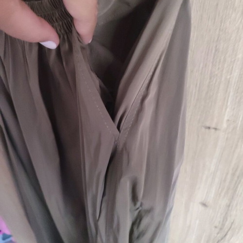 Zara khaki skirt like new, wide fit with pockets and elastic waist