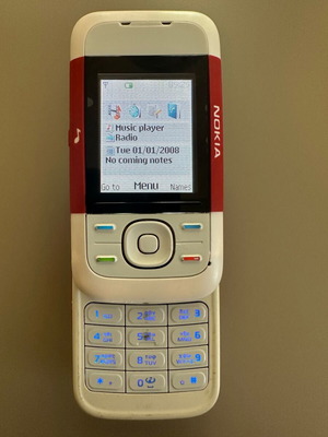 Nokia 5200 used, with new panel and battery for parts or restoration