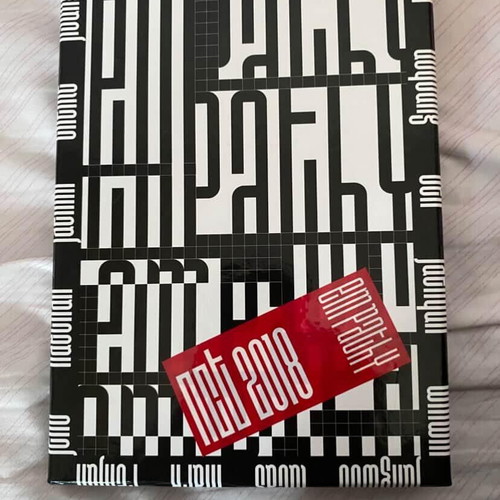 NCT 127 album with photo card, CD and autograph like new