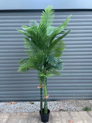 Plastic palm tree like new with lush foliage, height 185-190 cm