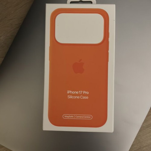 Apple silicone case with MagSafe for iPhone 17 Pro, orange