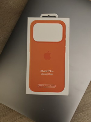 Apple silicone case with MagSafe for iPhone 17 Pro, orange
