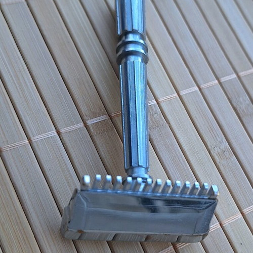 Gem Micromatic open comb single edge razor '40s used