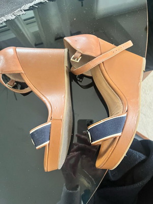 Tommy Hilfiger leather platform shoes used, small wear