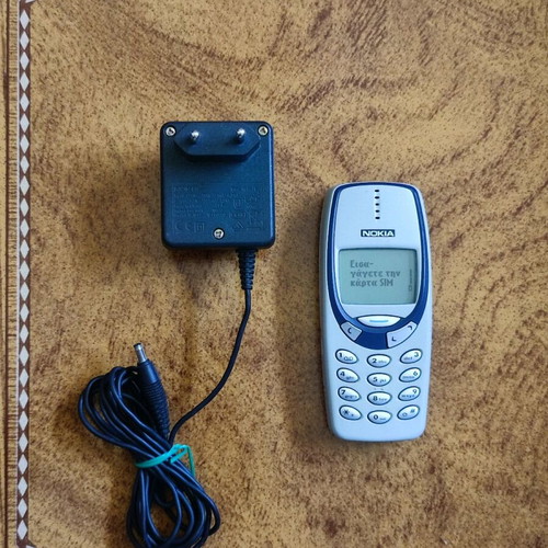 Nokia 3330 Classic Phone used with charger vintage brick model