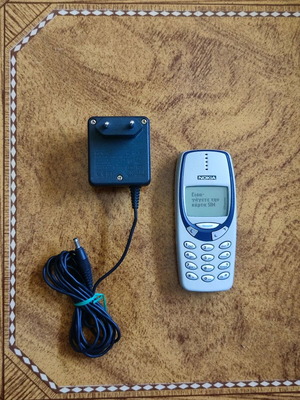 Nokia 3330 Classic Phone used with charger vintage brick model