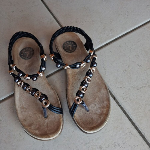 Seven sandals size 37 like new