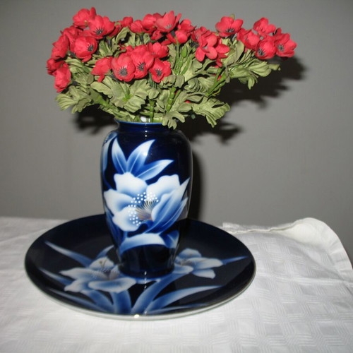 Tajimi Pottery vase and plate set like new, cobalt blue