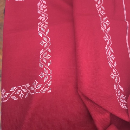 Tablecloth with woven embroidery, new, size 114x114 cm
