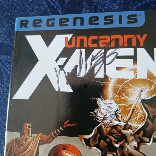 Uncanny X-Men #1 Marvel comic like new with two signatures