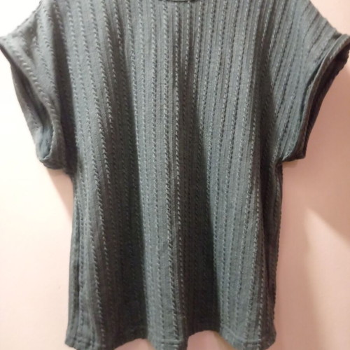 Blouse with embossed pattern size M like new, green petrol