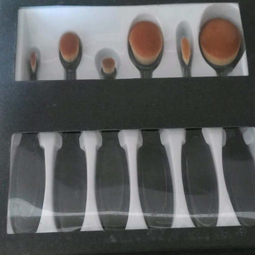 Professional set of 6 makeup brushes new