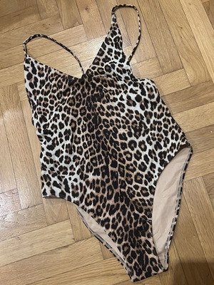 One Piece Leopard Swimwear H&M like new, size M