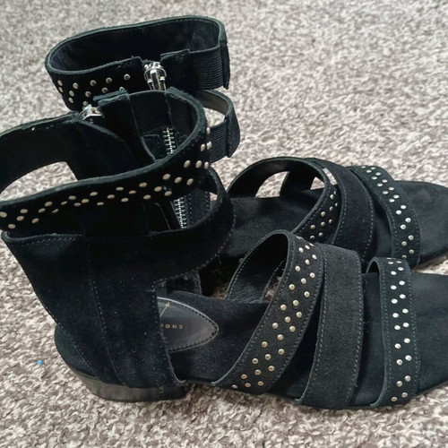 Glamazons black sandals like new