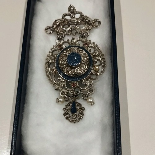 Vintage silver-blue brooch like new with pearls