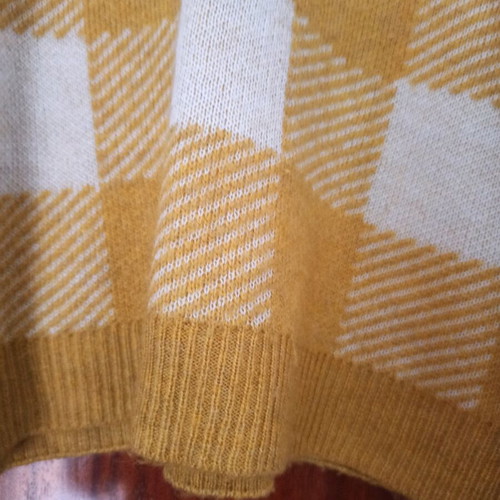 Primark pullover size medium like new, mustard and white