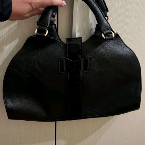 Elizabeth George handbag like new, black and white