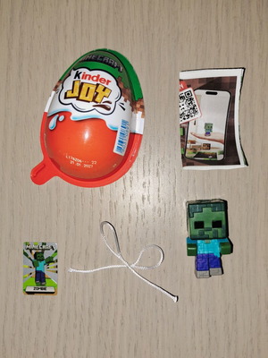Φιγούρα Microsoft Kinder Joy Minecraft με κάρτα και σχοινάκι