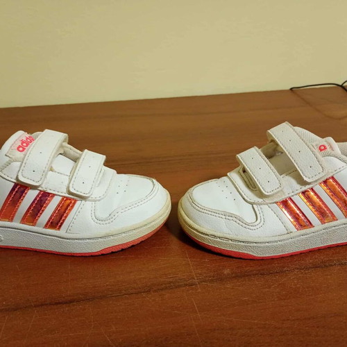 Adidas kids shoes size 24 like new