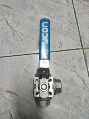 Valve heavy-duty triple flow like new, suitable for water or steam