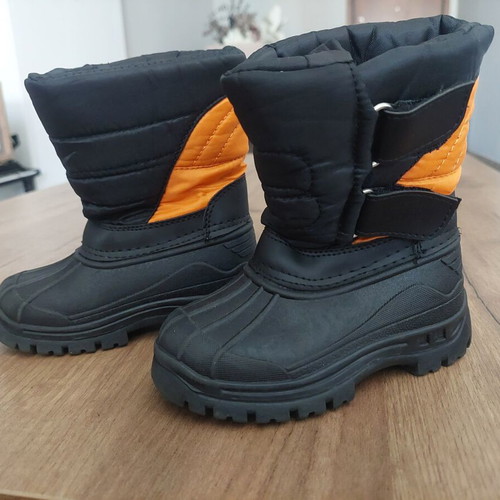 Children's waterproof snow boots size 24 like new, black-orange