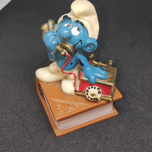 Smurf Peyo Figure with Phone and Box like new