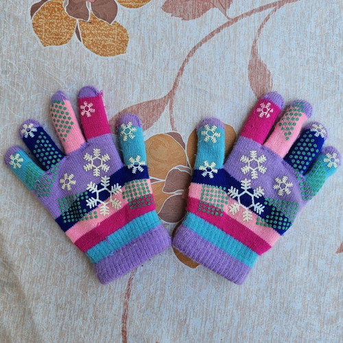 Children's gloves like new, multicolor