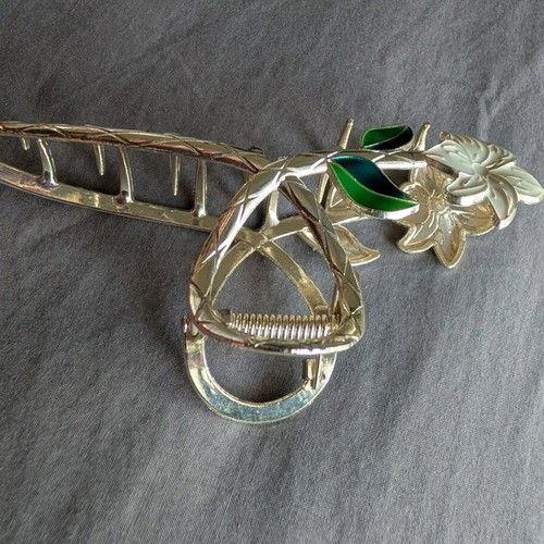 Hair clip like new, metal