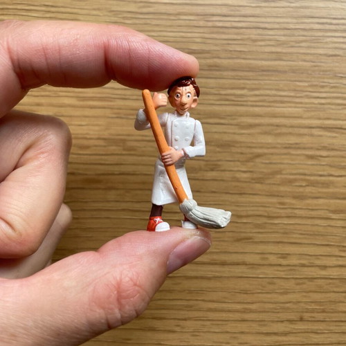 Фигура Kinder Surprise Ratatouille Alfredo Linguini 2007 като нова