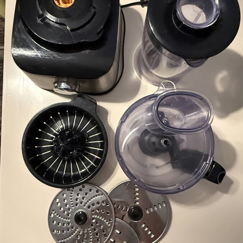 Kenwood multifunctional food processor used with stainless steel discs